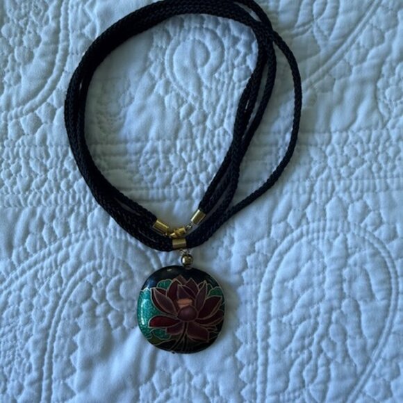 Vintage Cloisonne Lotus Pendant Necklace - Picture 4 of 4